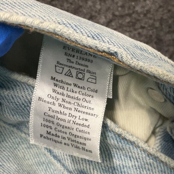 Everlane | The Reconstructed Denim Skirt in Vintage Light Blue Raw Hem 27 - Picture 6 of 6